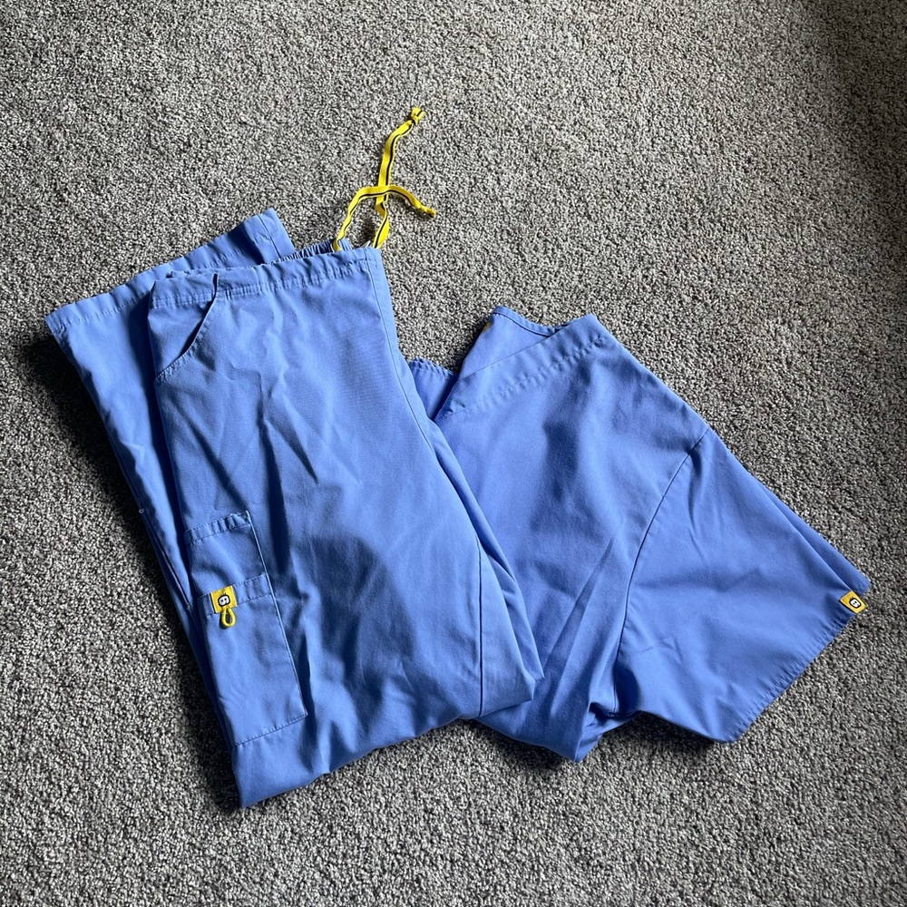 Wonder wink scrubs
